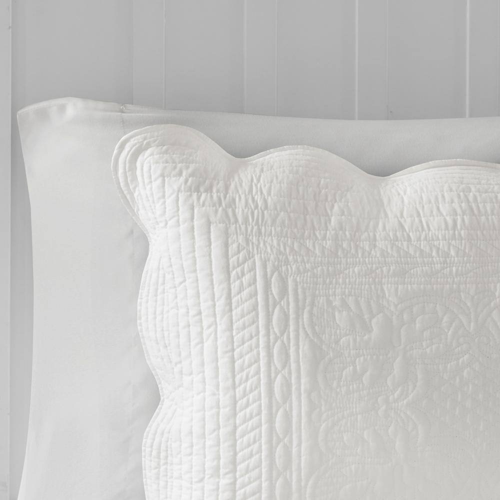 White King Microfiber Reversible Scalloped Edge Quilt Set