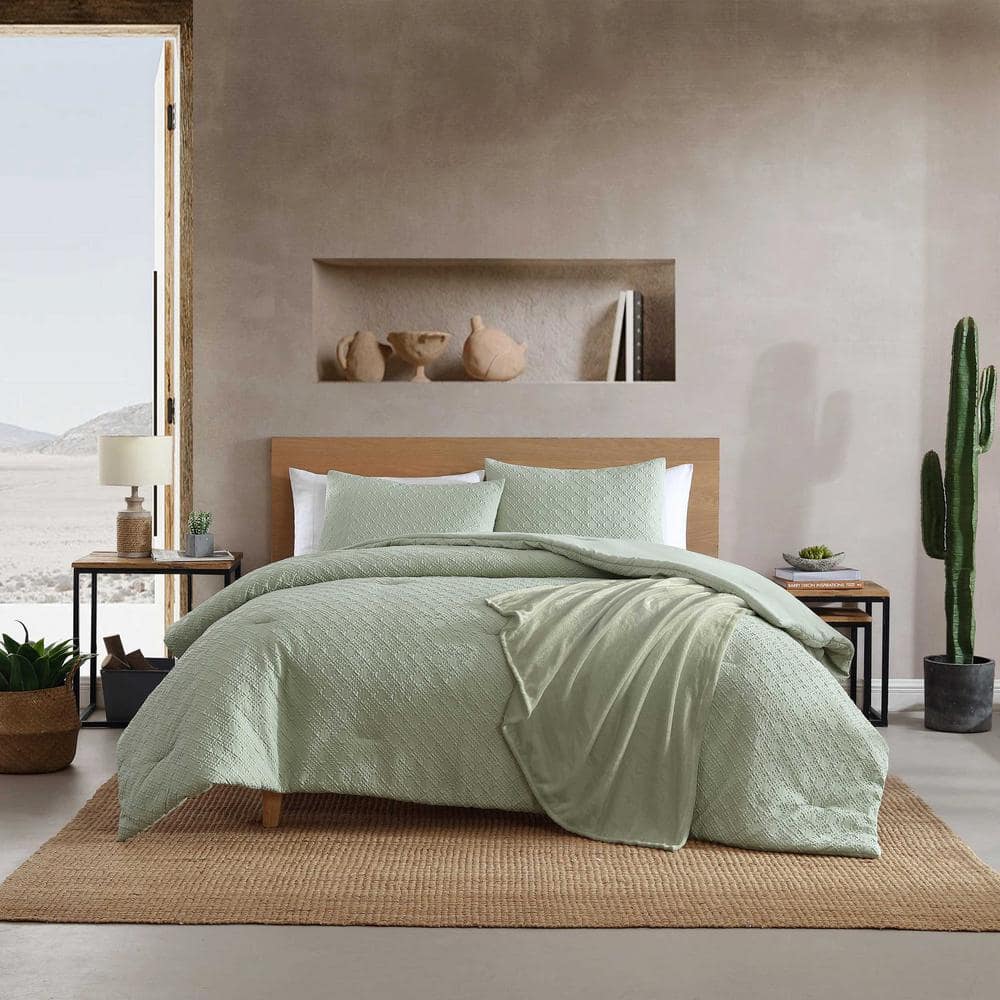 Wrangler Sedona Geometric Sage Green 4-Piece Microfiber Full/Queen Reversible Comforter Sham Bonus Set