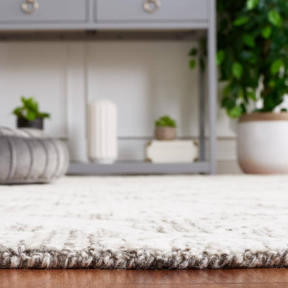 Ivory and Gray Tufted Wool 8' x 10' Area Rug