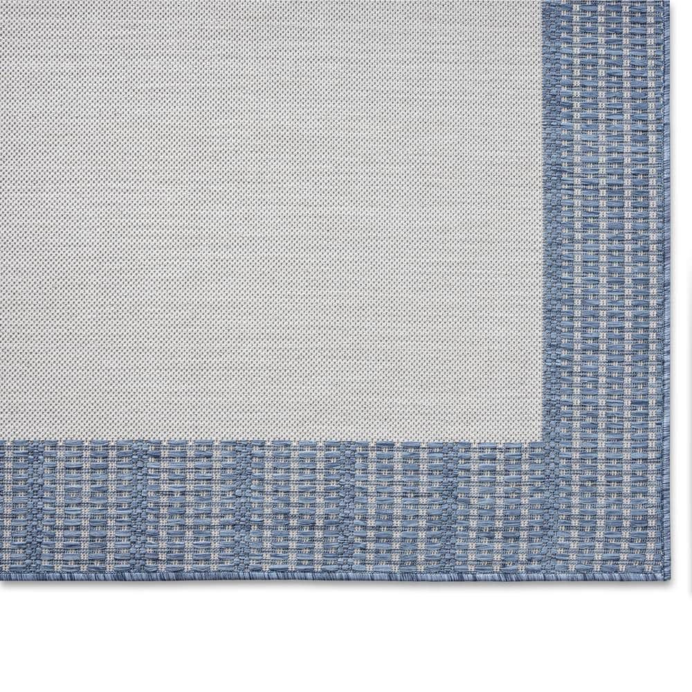 5'2" x 7'2" Gray and Blue Synthetic Indoor/Outdoor Rug