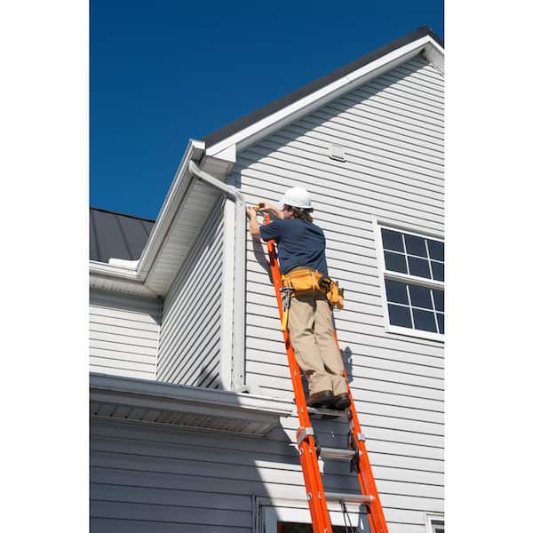 Louisville Fe3220 20' Fiberglass Extension Ladder