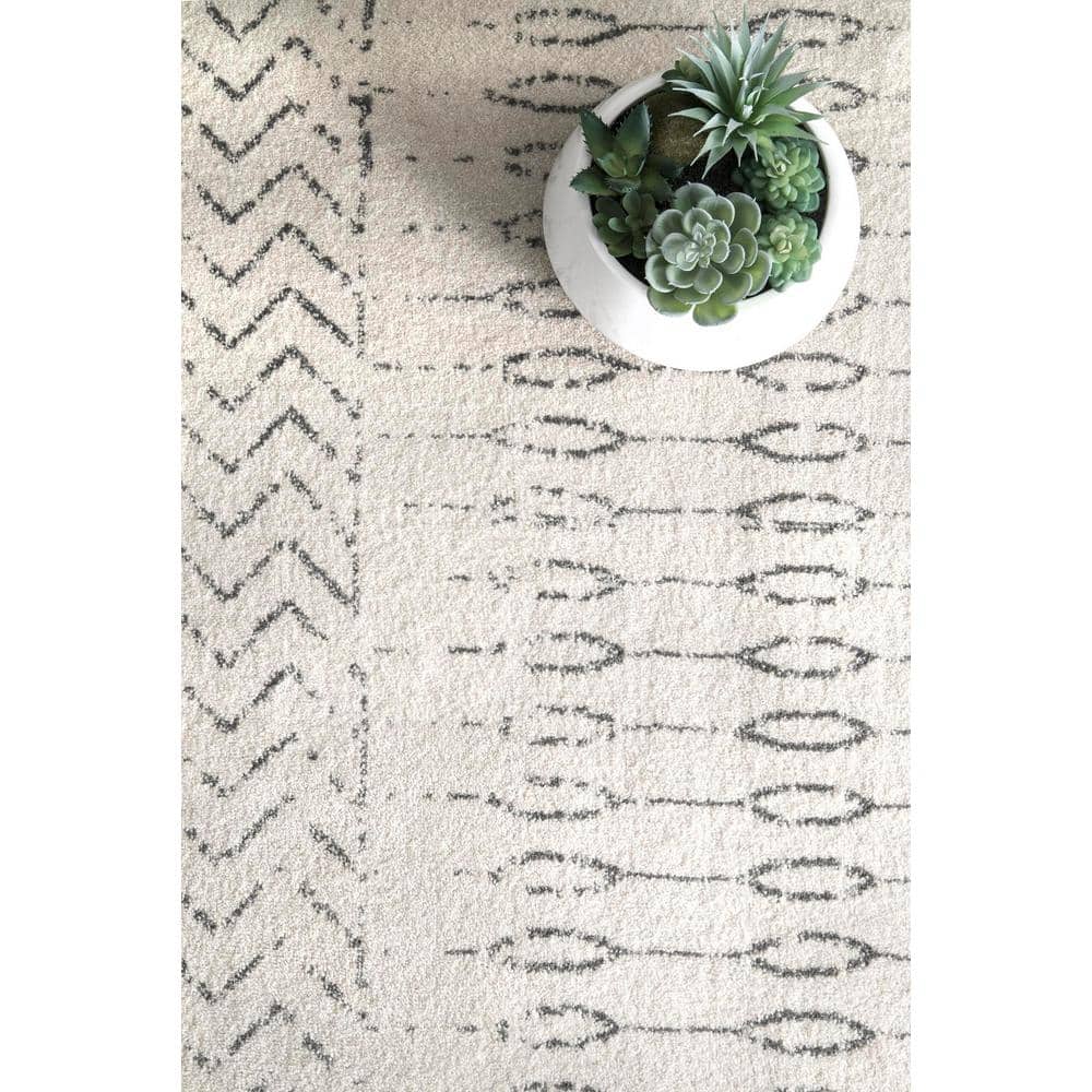 Nova Bohemian Gray Striped Synthetic 4' x 6' Area Rug