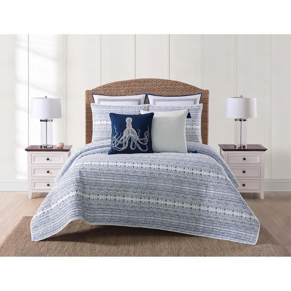 Oceanfront Resort Reef 3-Piece White and Blue Full/Queen Quilt Set