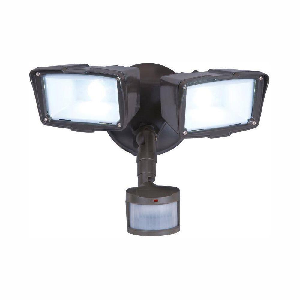 https://images.thdstatic.com/productImages/fcb8573c-2199-44e7-8c11-2f380f732f72/svn/bronze-defiant-flood-lights-mst18920ldf-64_1000.jpg