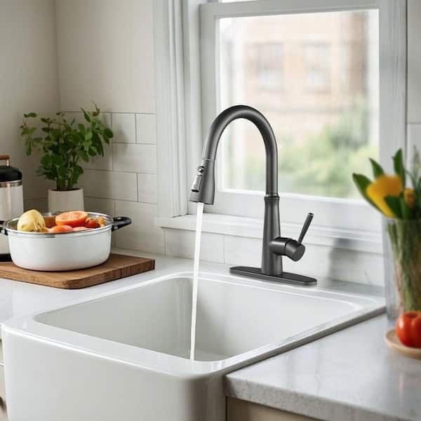 15.4 in. Single Handle Pull-Down Sprayer Kitchen Faucet, Kitchen Faucet with 360° Swivel Spout in Matte Black