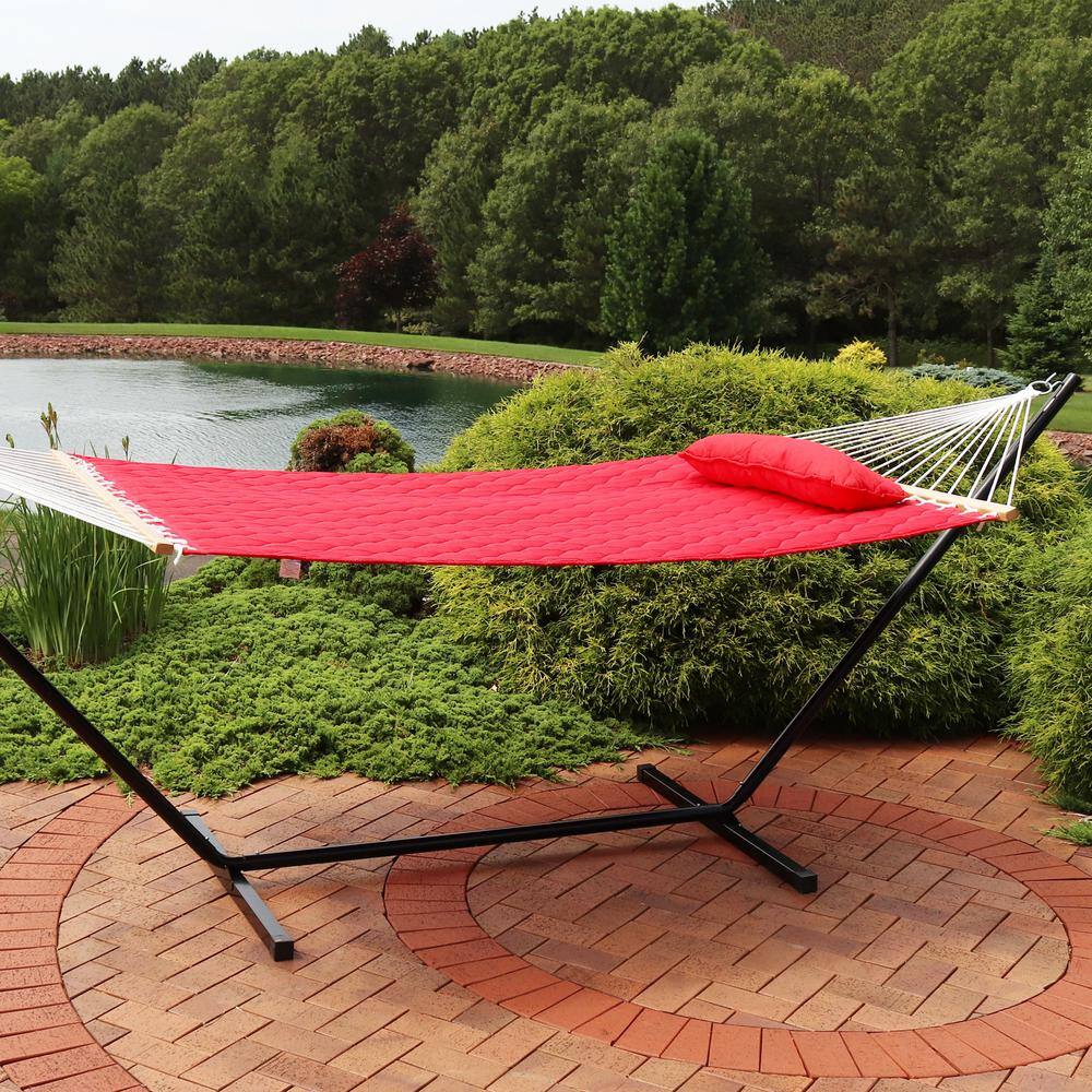 Sunnydaze Red Quilted Fabric 2-Person Hammock with Spreader Bars