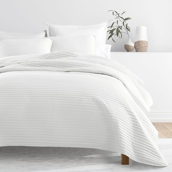 All Season 3-Pcs White Microfiber King/Cal King Stripe Stitch Quilt Set with Shams