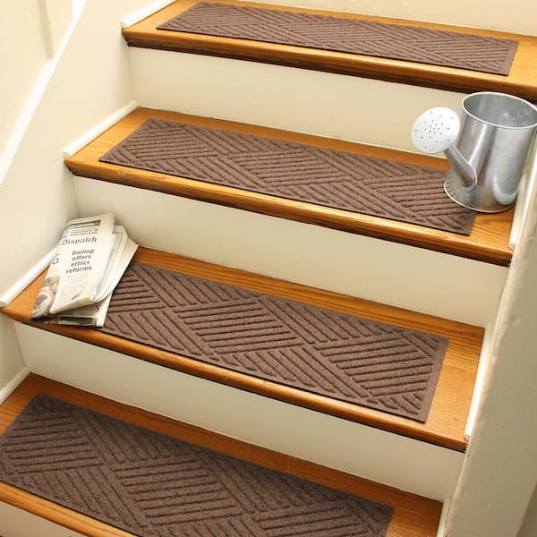 Waterhog Diamonds 8.5 in. x 30 in. PET Polyester Indoor Outdoor Stair Tread Cover (Set of 4) Dark Brown