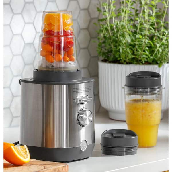 https://images.thdstatic.com/productImages/fd1f028e-44c6-41a7-9510-a2f20bdda4b4/svn/stainless-steel-ge-countertop-blenders-g8bcaasspss-66_600.jpg
