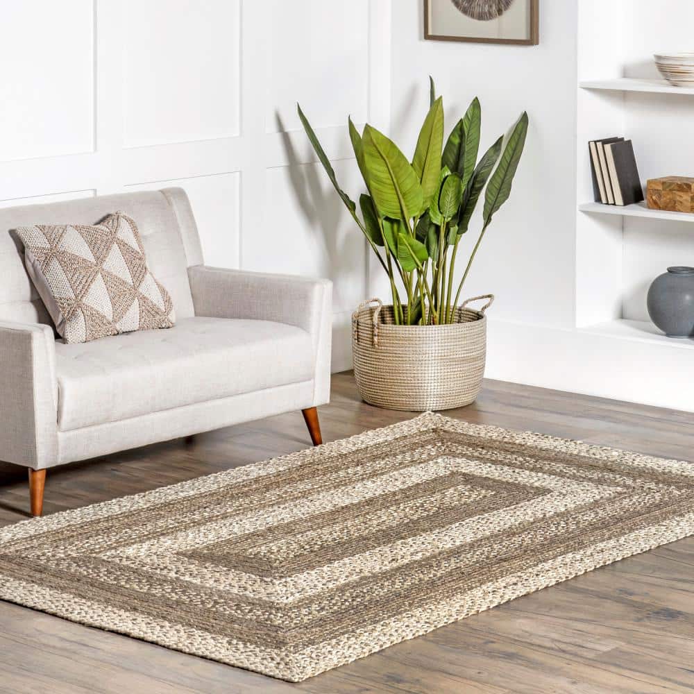 Handcrafted Charlene 8'x10' Natural Jute Braided Area Rug