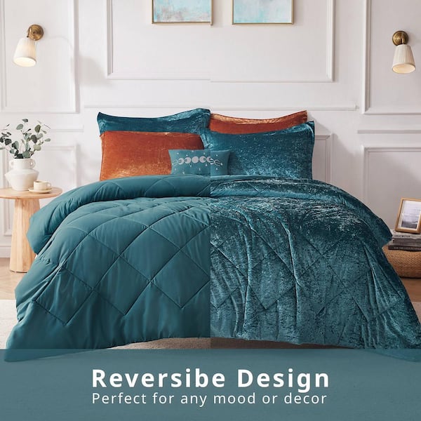 Isabel (4-Piece) Teal Polyester King/California King Velvet Comforter Set with Throw Pillow