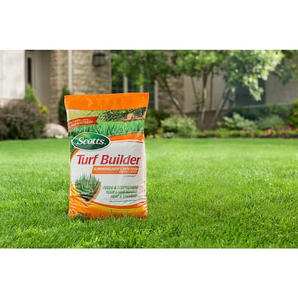 Scotts Turf Builder 40 Lbs 15 000 Sq Ft Summerguard Dry Lawn Fertilizer 49020 The Home Depot