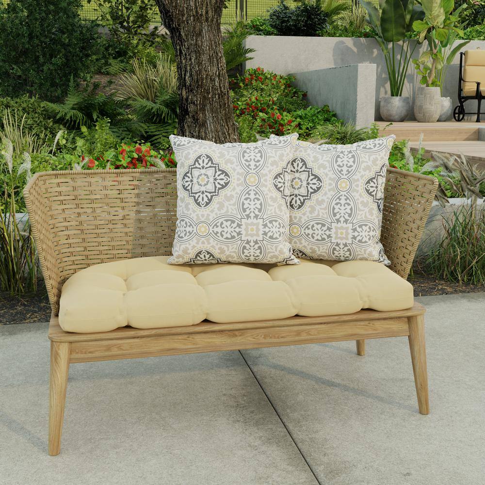 Rave Grey Quatrefoil Pattern Outdoor Throw Pillow Set
