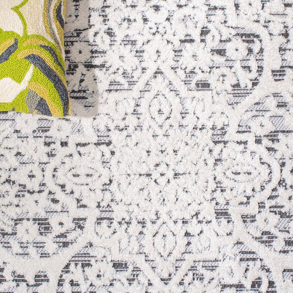 Gray Floral Round Synthetic Indoor/Outdoor Rug