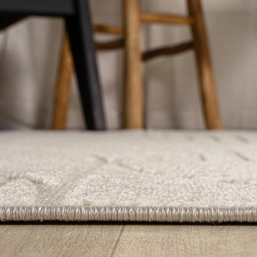 Ivory and Cream Geometric High-Low 8' x 10' Area Rug