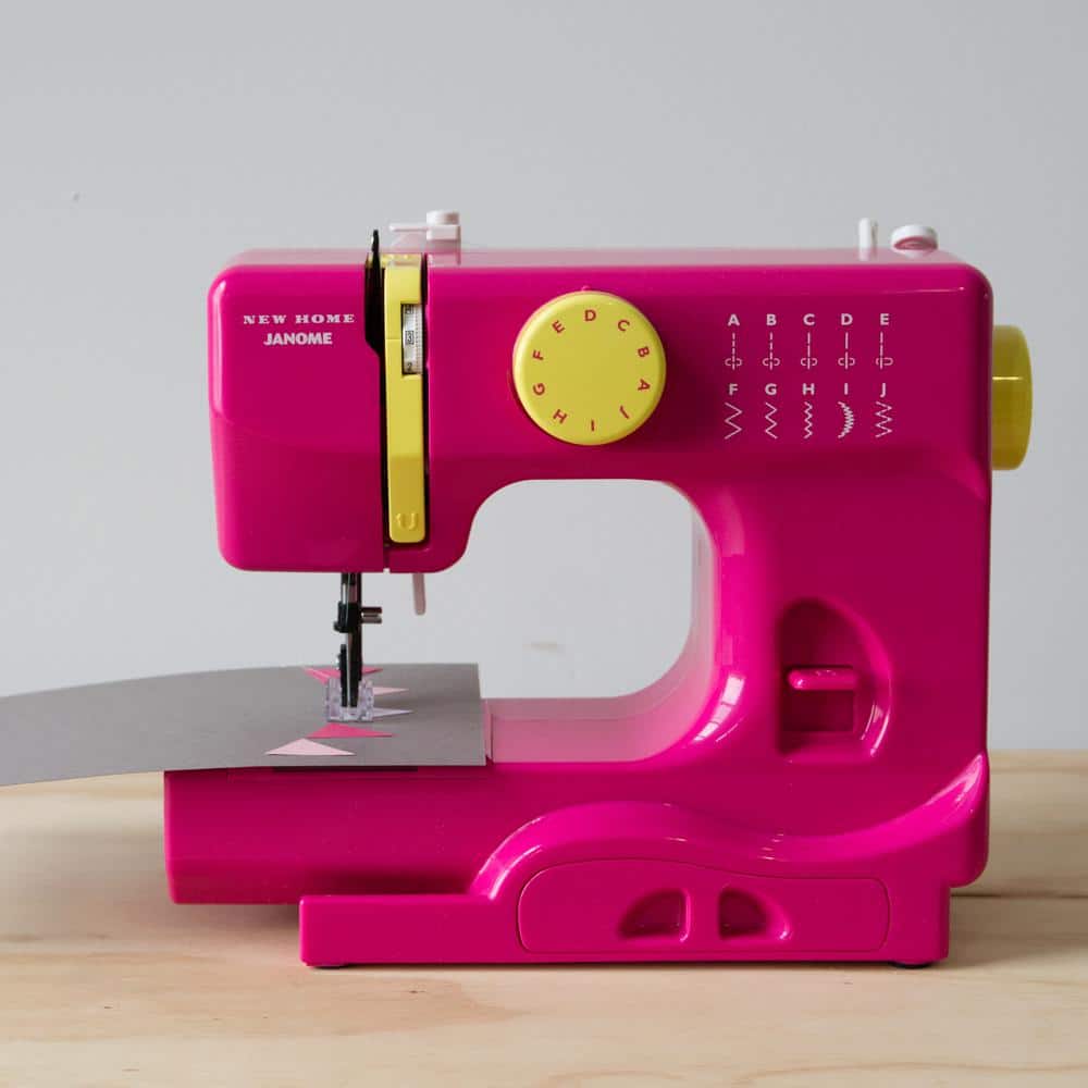Janome Basic 10-Stitch Fastlane Sewing Machine 001fastlane