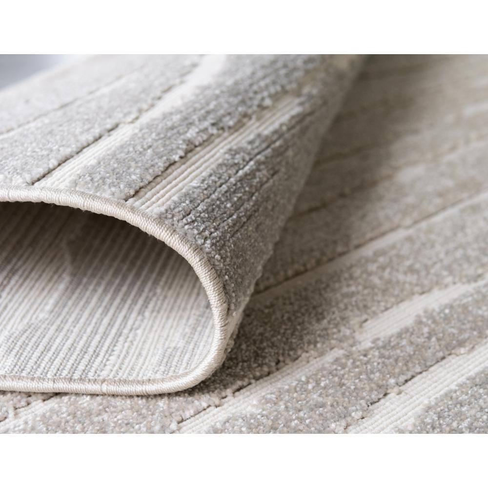 Easy-Care Stain-Resistant Light Gray Synthetic Outdoor Runner