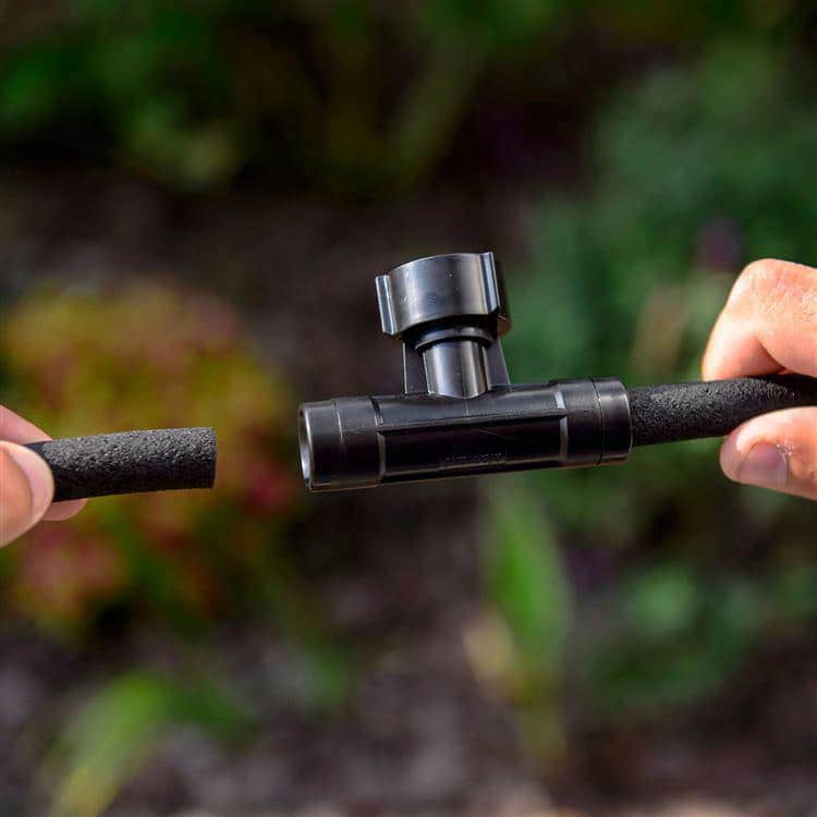 https://images.thdstatic.com/productImages/fe2748cb-15e4-4bb0-8060-7eeeb5cd0d1d/svn/swan-garden-hoses-celspak38100cc-77_1000.jpg
