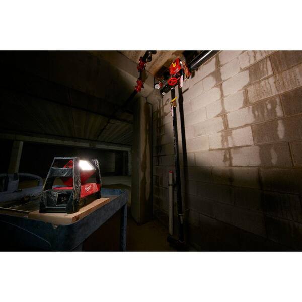 Milwaukee - M18 18-Volt Lithium-Ion Cordless TRUEVIEW LED Flood Light with M18 18-Volt 5.0Ah Battery