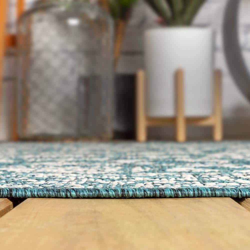 Bohemian Chic Gray Synthetic 4' x 6' Indoor/Outdoor Area Rug