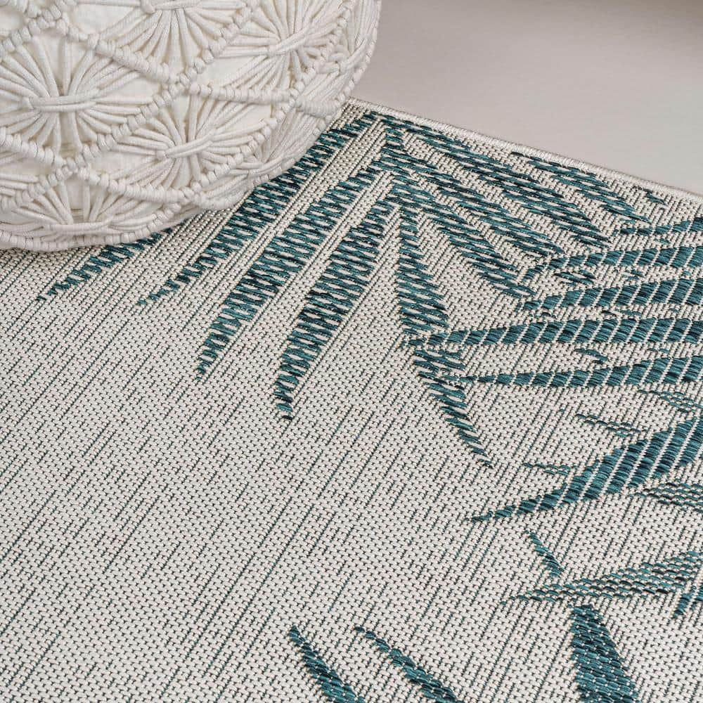 Isla Coastal Blue and Cream Synthetic 3 x 5 Area Rug