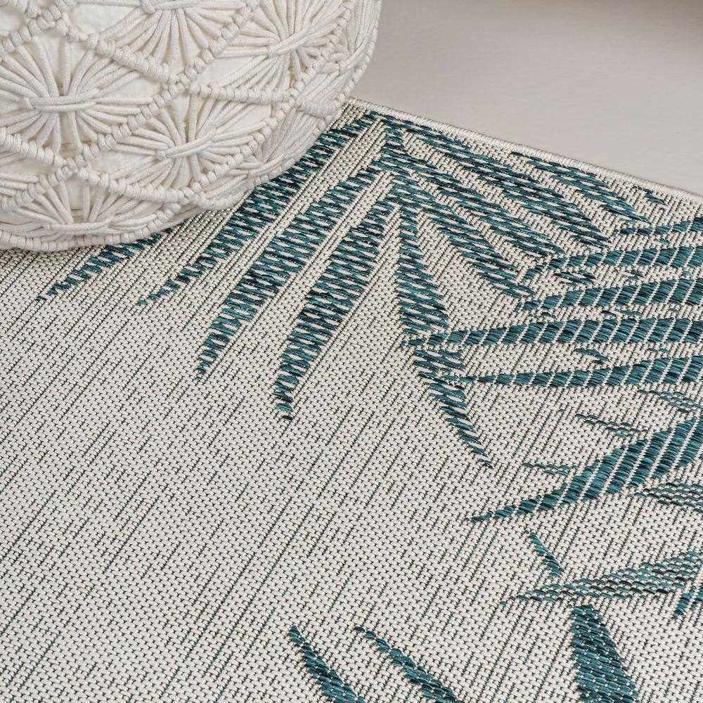 Isla Coastal Blue and Cream Synthetic 4' x 6' Area Rug