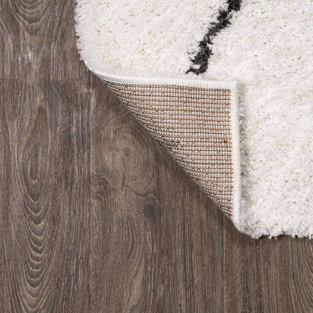 Catala Moroccan Diamond Shag 3'x5' Black and White Area Rug
