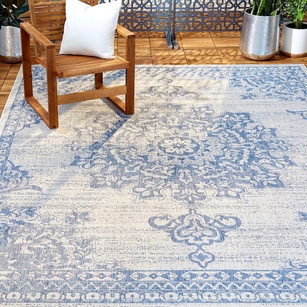 Patio Country Azalea Grey/Blue 6 ft. x 9 ft. Medallion Indoor/Outdoor Area Rug