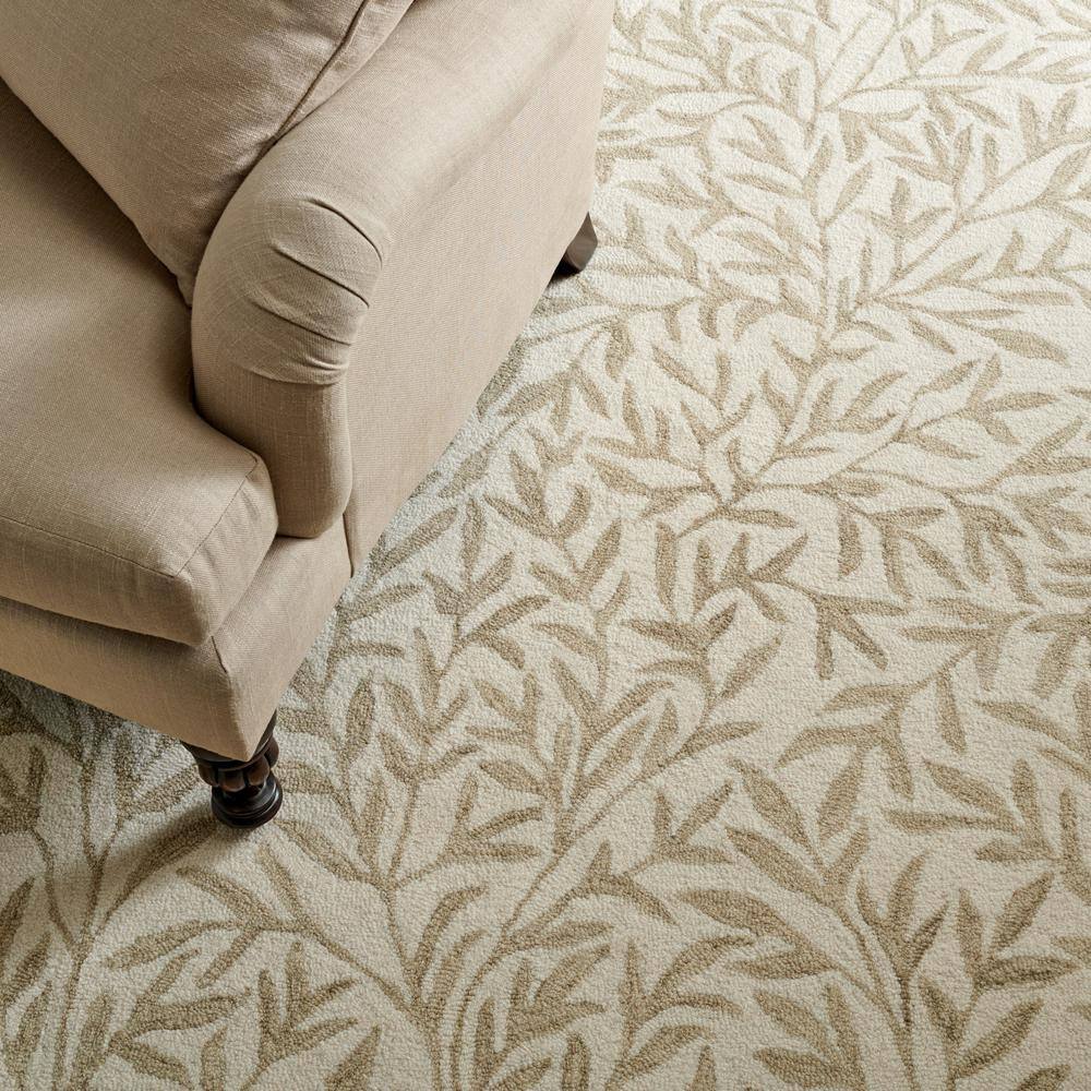 Ivory and Beige Floral Handmade Wool 4' x 6' Area Rug