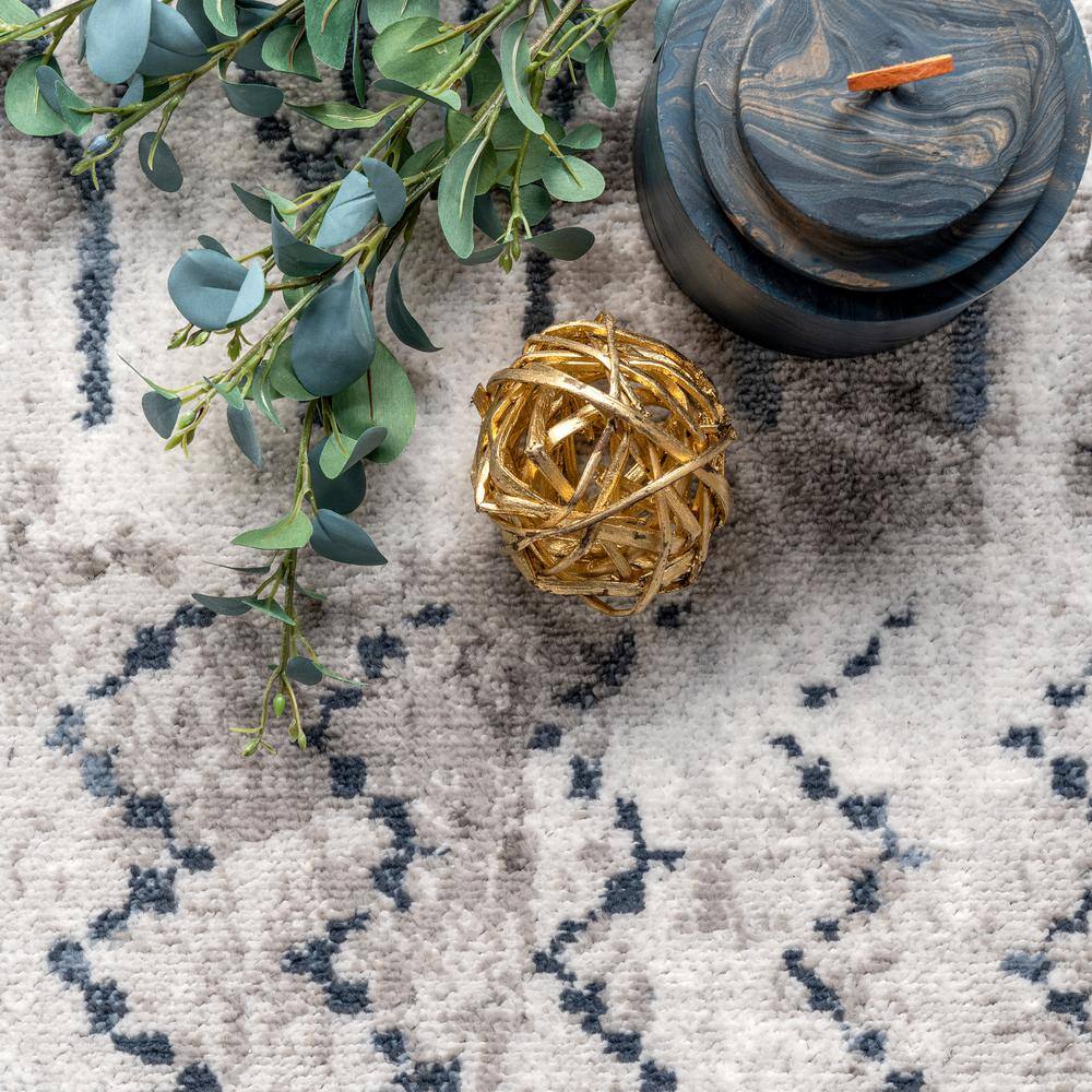 Blue Geometric Pattern Stain-Resistant Area Rug, 5' x 8'