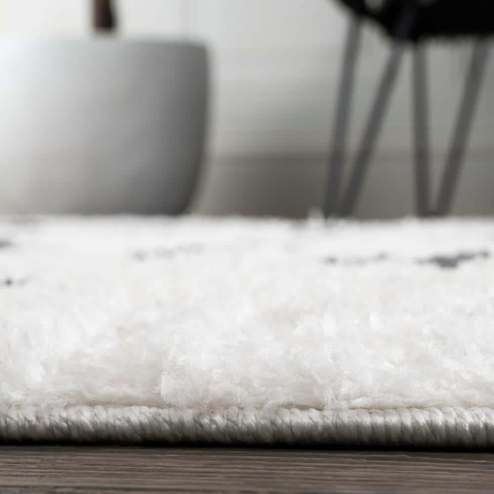 Reversible White/Black Geometric Shag Synthetic Area Rug