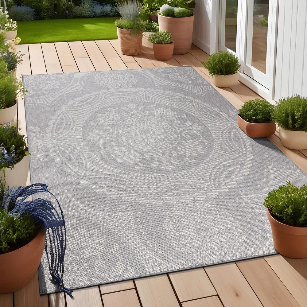 Gray and White Medallion 5' x 7' Reversible Outdoor Rug
