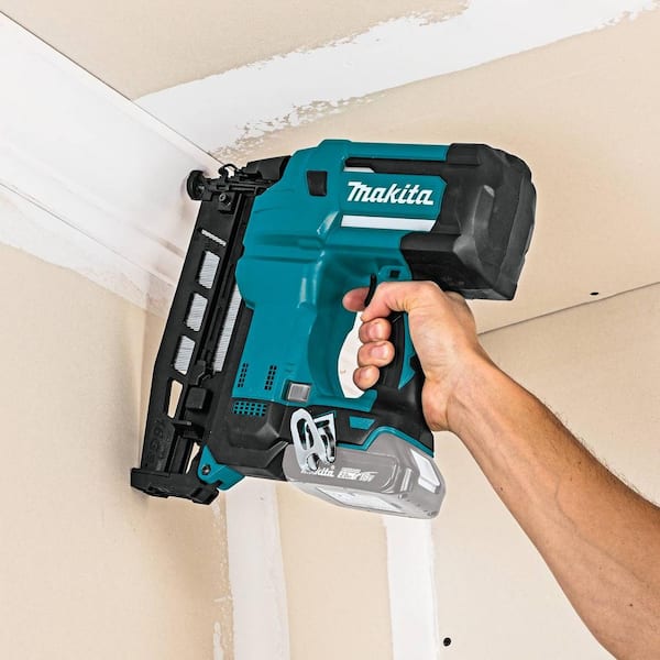 https://images.thdstatic.com/productImages/feda0667-44e6-4b10-bf47-5414a5eed73c/svn/makita-finishing-nailers-xnb02z-1d_600.jpg