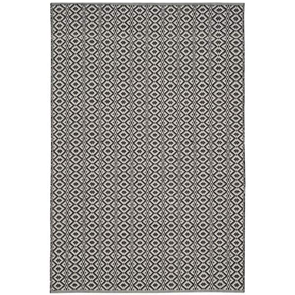 SAFAVIEH Montauk Ivory/Black 5 ft. x 7 ft. Solid Area Rug