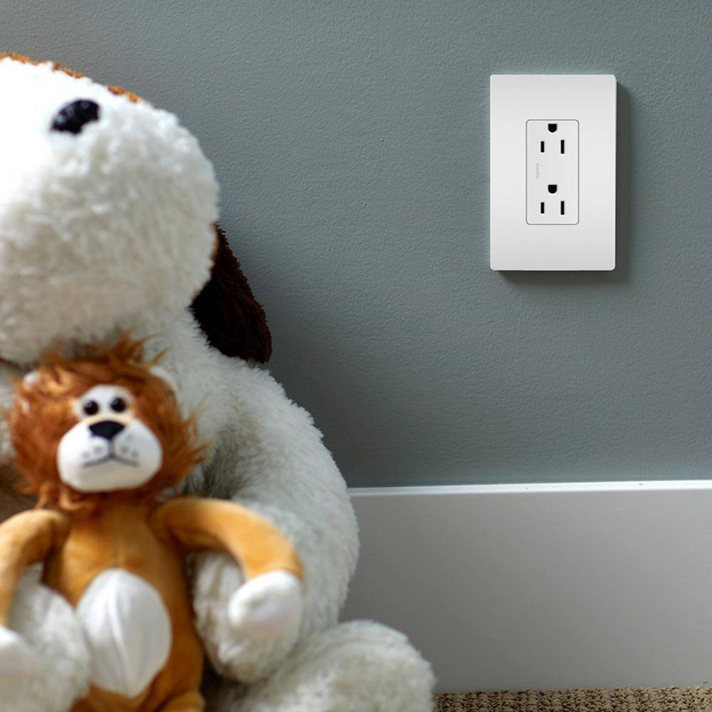 White Thermoplastic Tamper-Resistant Duplex Outlet with Wall Plate
