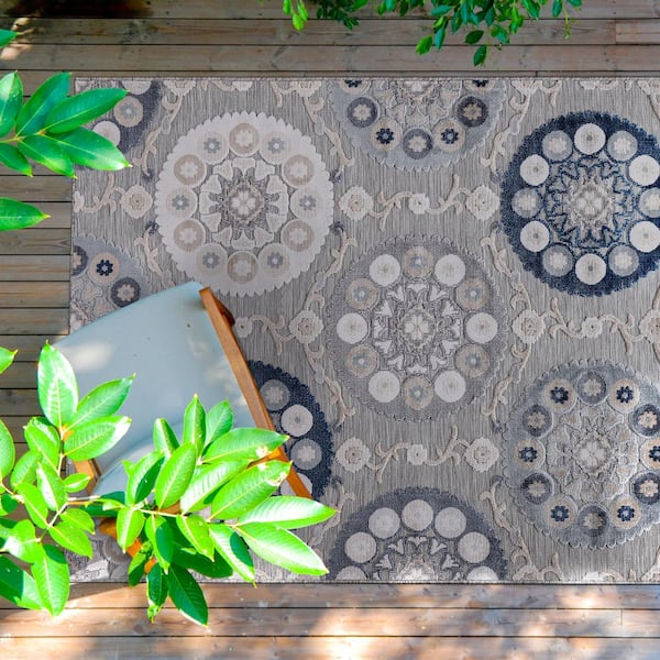 https://images.thdstatic.com/productImages/ff4f8e8c-f659-4f9c-9c8e-27b10fdaeec7/svn/blue-outdoor-rugs-spr3003-blu-6x9-hd-1f_600.jpg