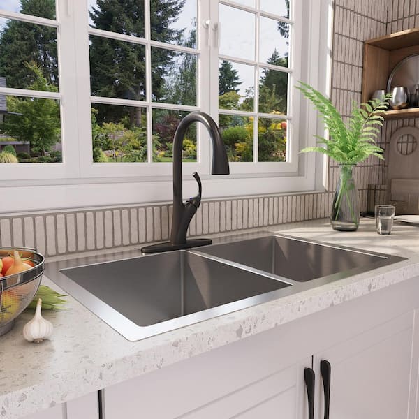 3-Spray Patterns Stainless Steel Single Handle Pull Down Sprayer Kitchen Faucet with Deck Plate in Matte Black