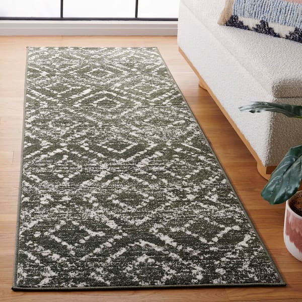 Adirondack 3 ft. x 14 ft. Dark Green/Ivory Diamond Runner Rug
