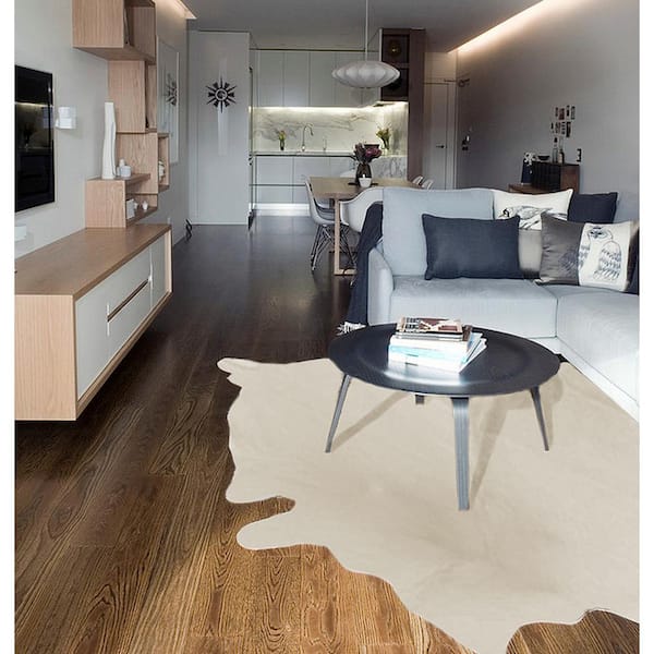 Geneva Natural 6 ft. x 7 ft. Cowhide Rug