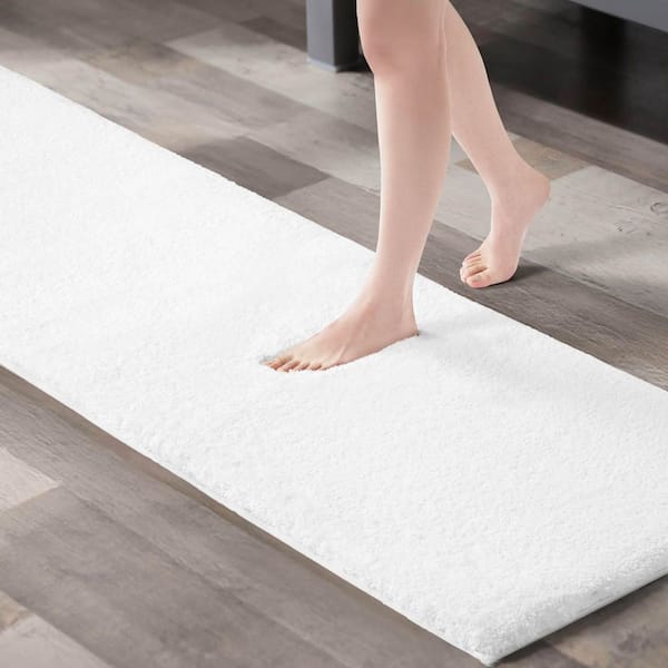 Marshmallow White 20 in. x 24 in. Contour Bath Mat