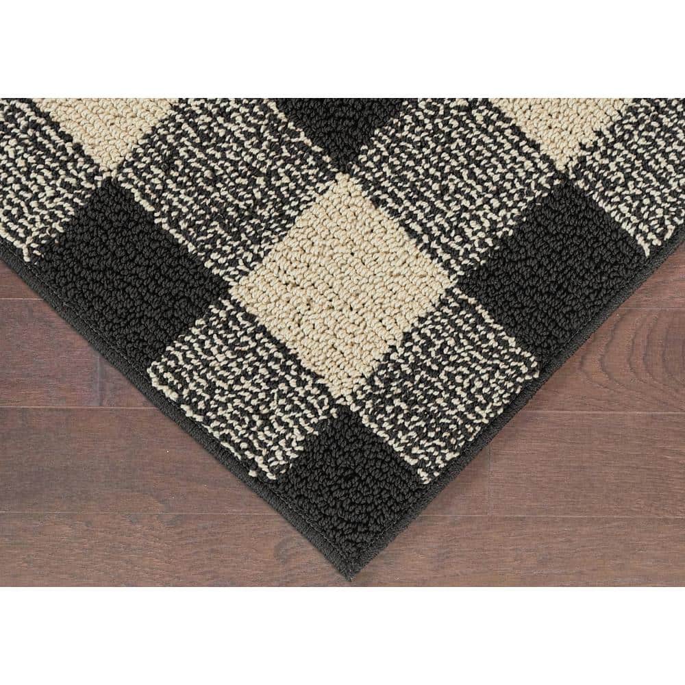 Modern Farmhouse 5' x 7' Tufted Buffalo Plaid Rug in Black/Ivory