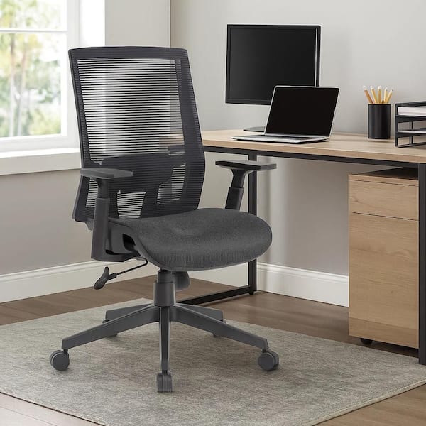 Mesh Swivel Task Chair in Black Arms