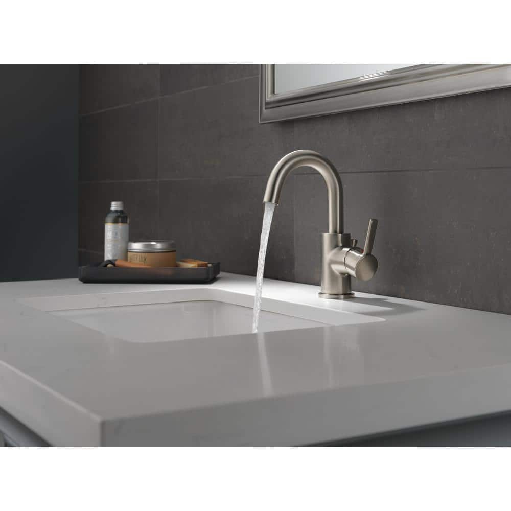 Brushed Nickel Single Handle Bathroom Faucet with Brass Body
